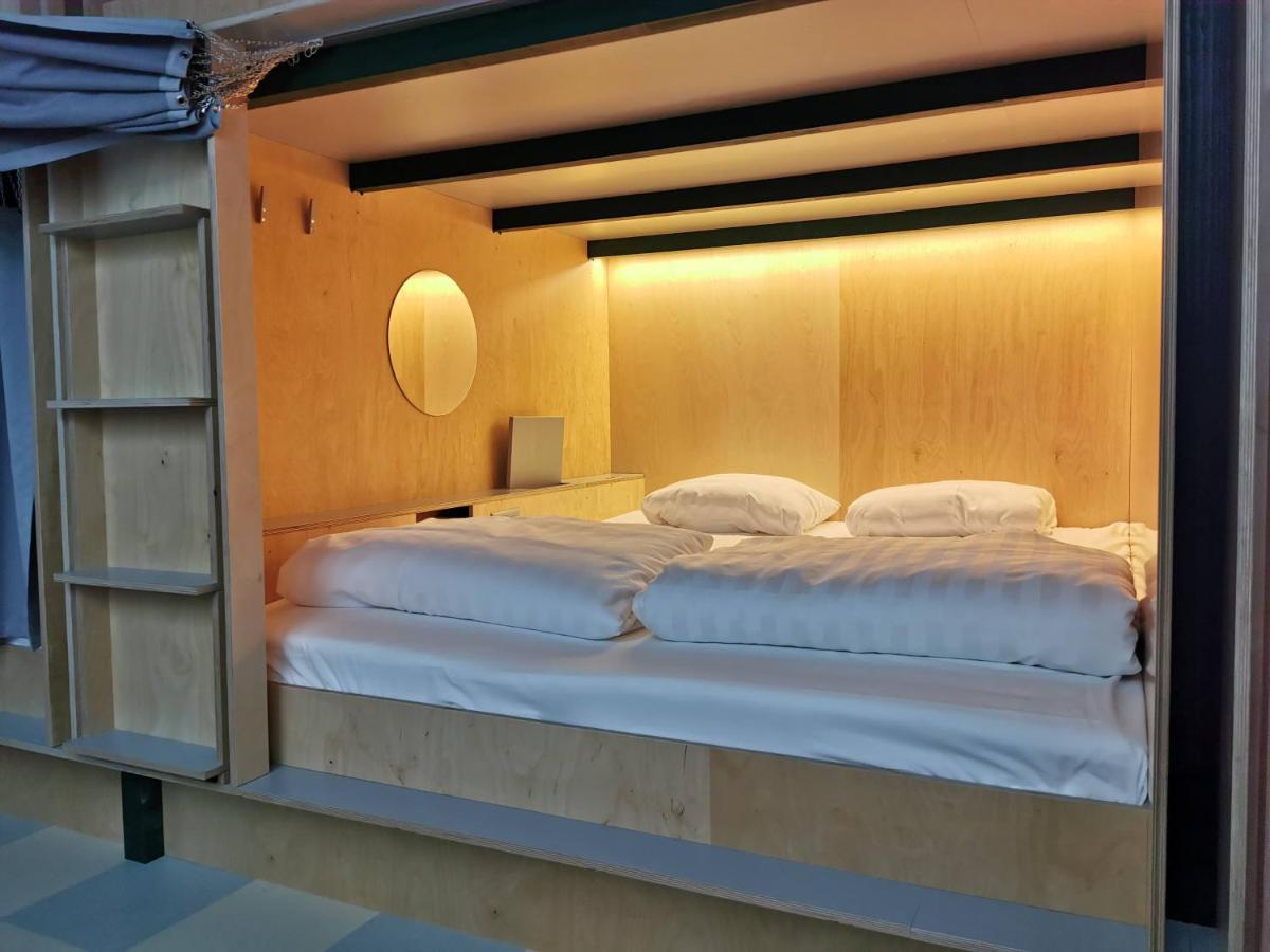 Green Marmot Capsule Hotel Zuerich Ngoại thất bức ảnh