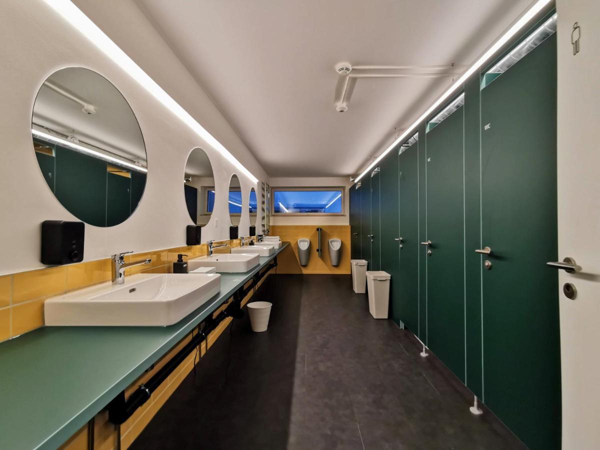 Green Marmot Capsule Hotel Zuerich Ngoại thất bức ảnh